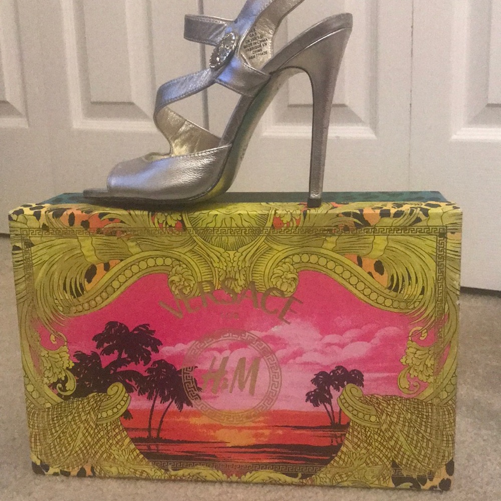Versace for H&M pump